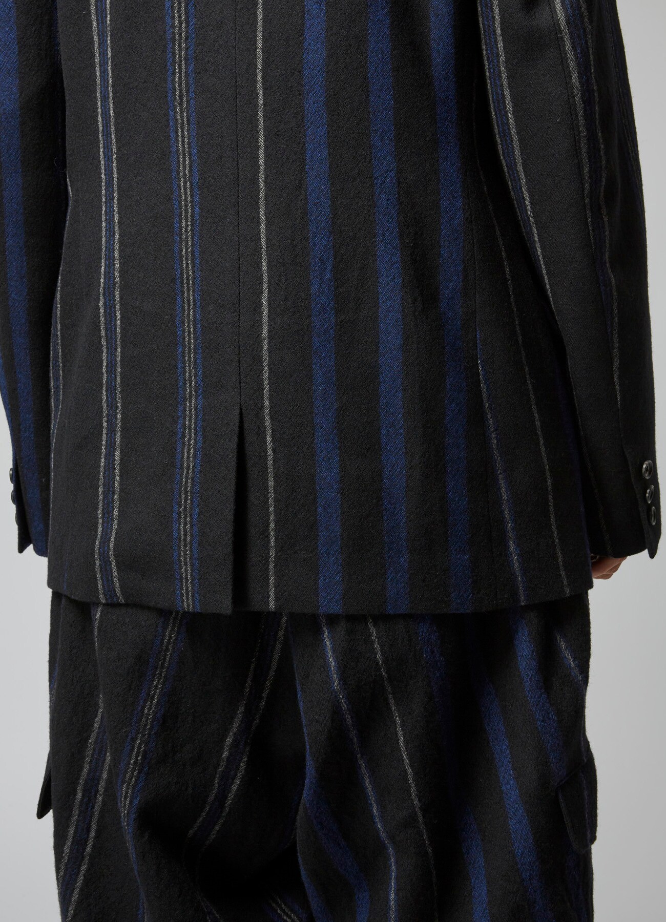 STRIPED PATTERN JACKET WITH COLOR SCHEME(S BLACK): Vintage 