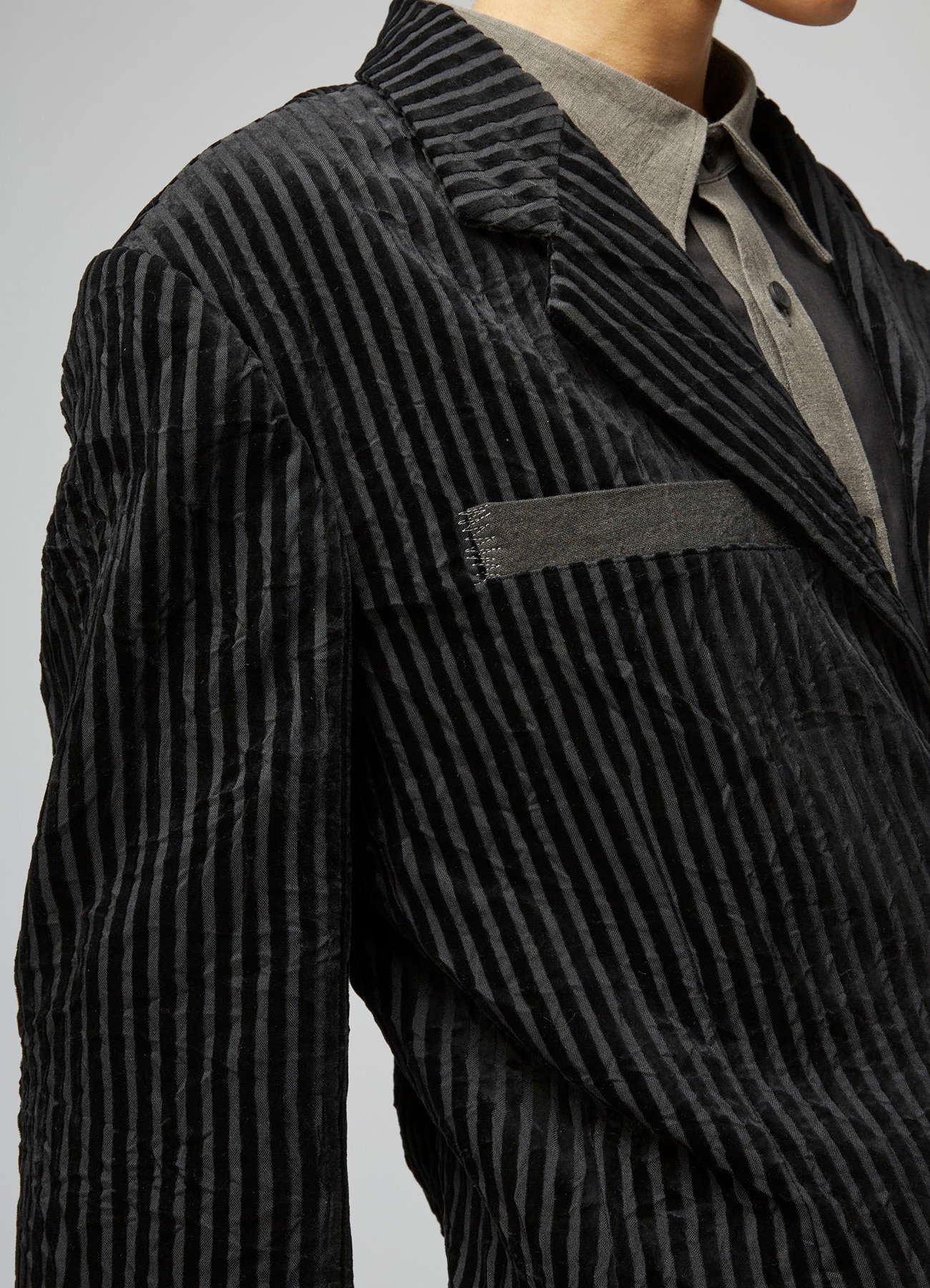 WRINKLED STRIPED 3-BUTTON JACKET WITH PEAK LAPELS(S GREY): Y's for 