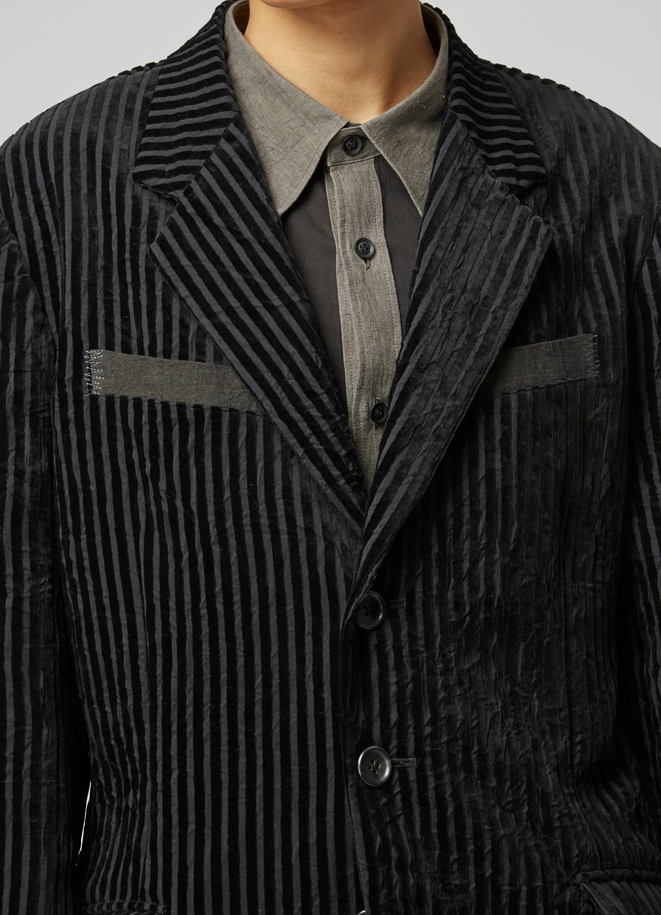 WRINKLED STRIPED 3-BUTTON JACKET WITH PEAK LAPELS(S GREY): Y's for