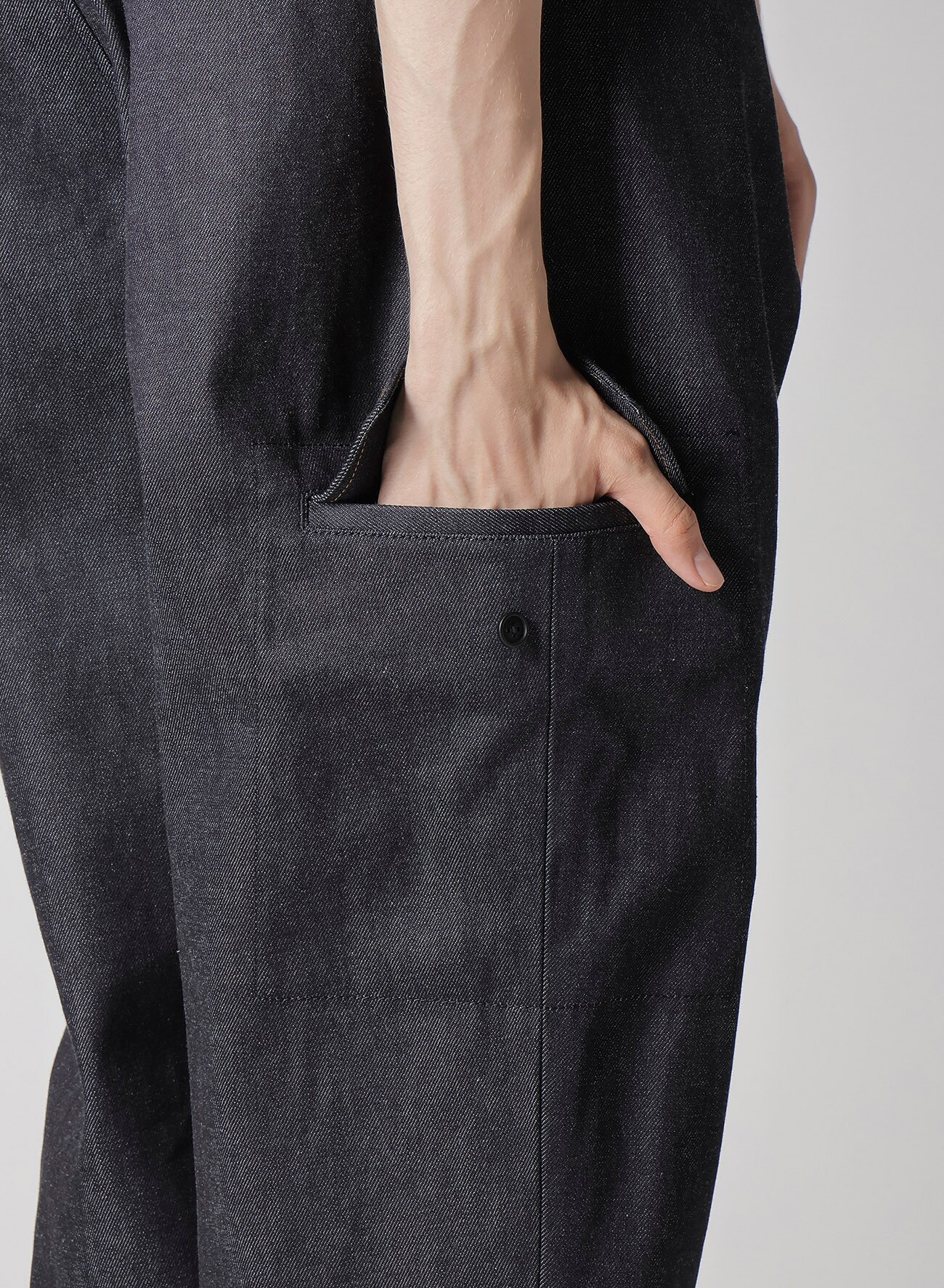 13oz UNEVEN YARN DENIM TUCK PANTS WITH COLOR COMBI STITCH(S
