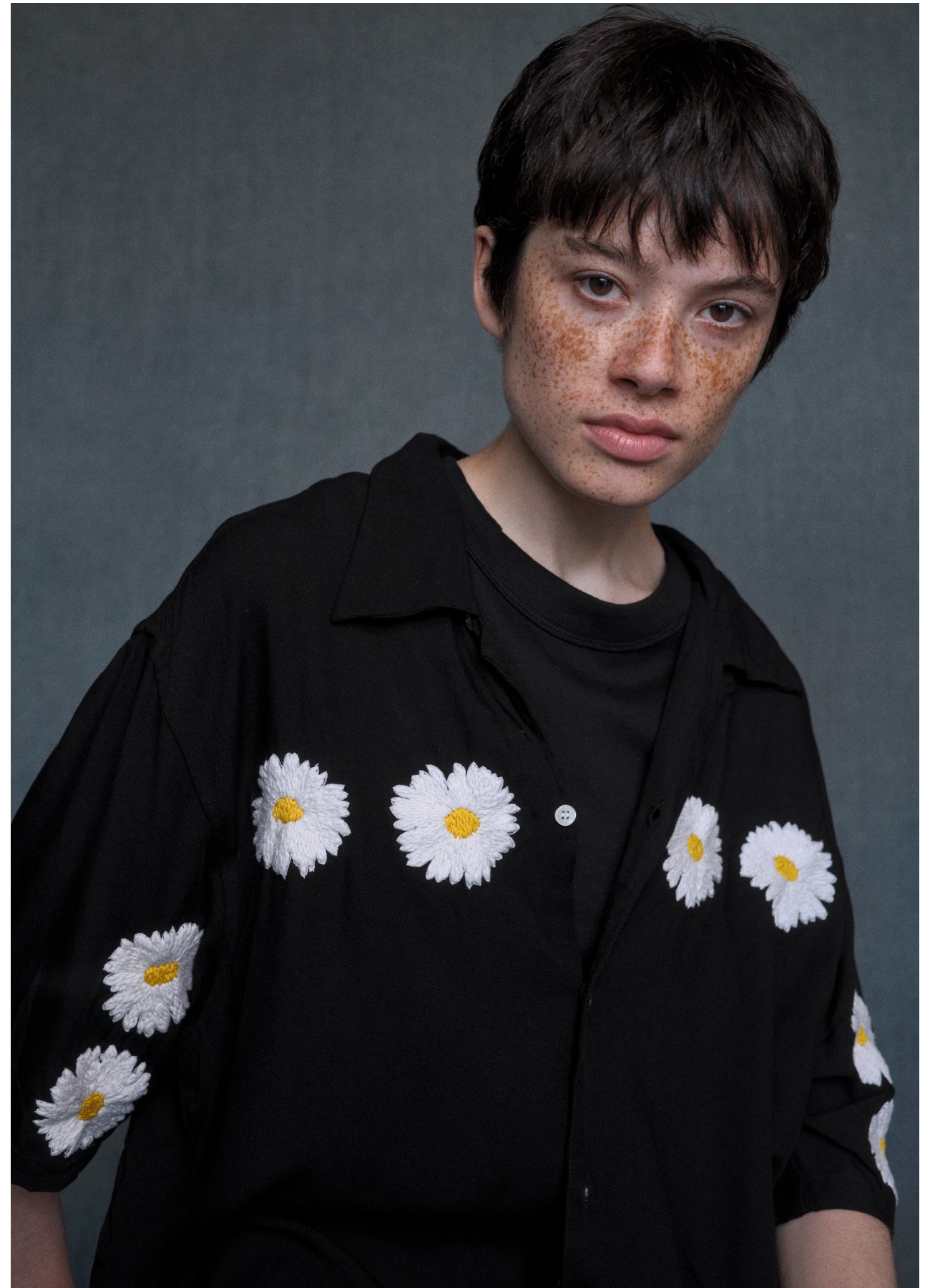 Flower Embroidery Open Collar SS Shirt_3