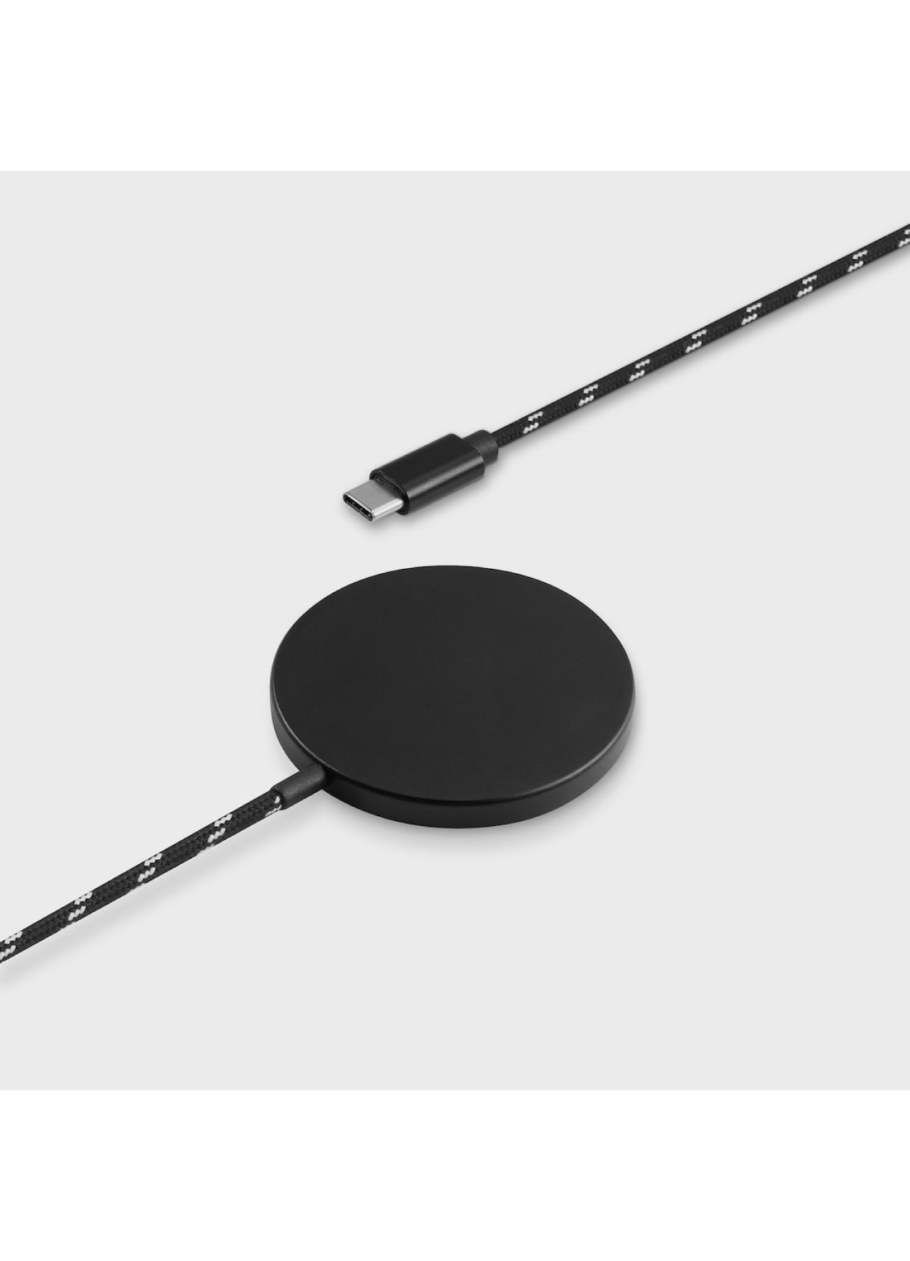 【4/10 17:00 release】WILDSIDE｜CASETiFY：Disney Special Edition Mickey Mouse & Rose PowerThru Magnetic Wireless Charger (Magsafe Wireless Charger)_3