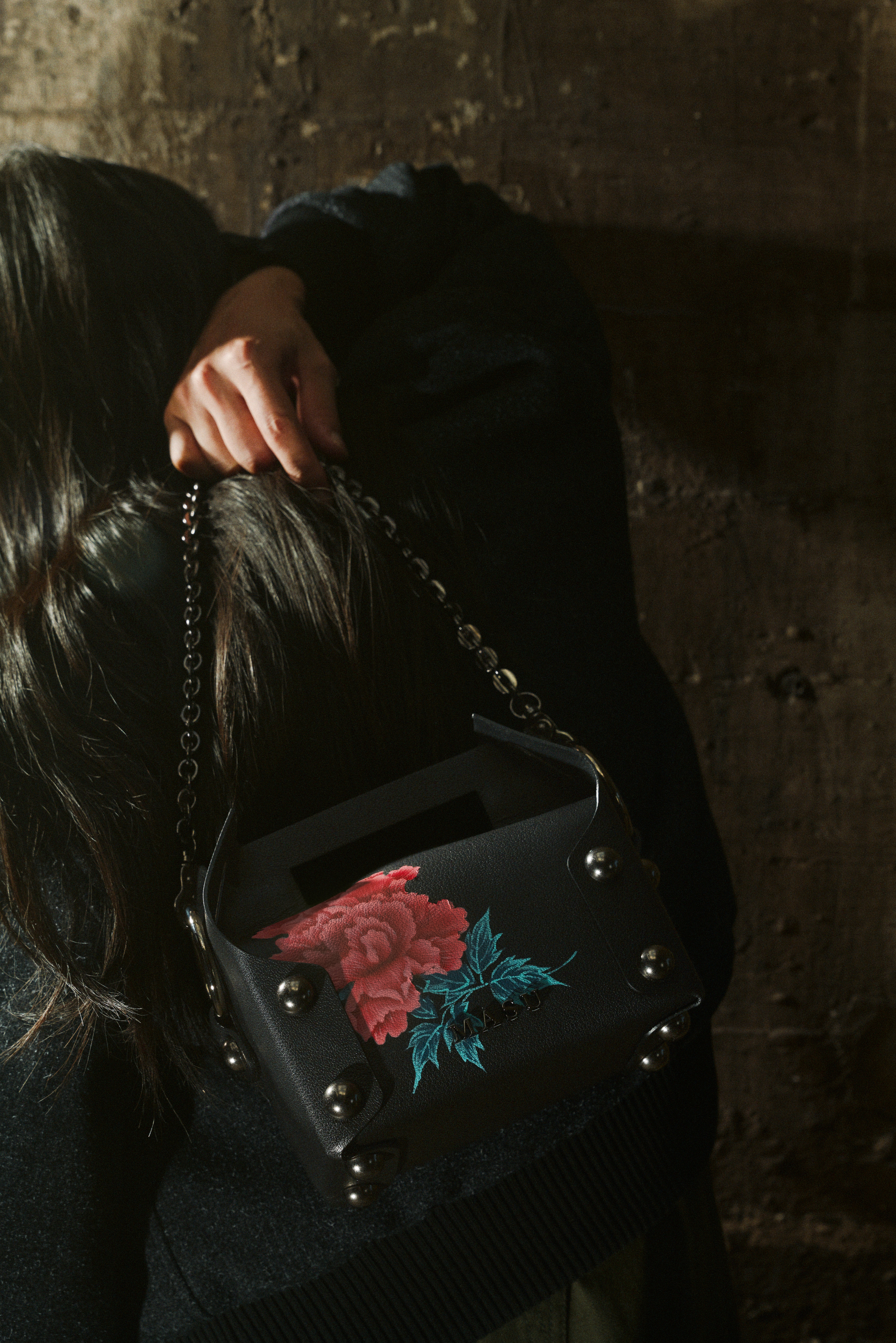 【11/26 12:00 release】WILDSIDE x M A S U PEONY LEATHER CAKE BAG_2
