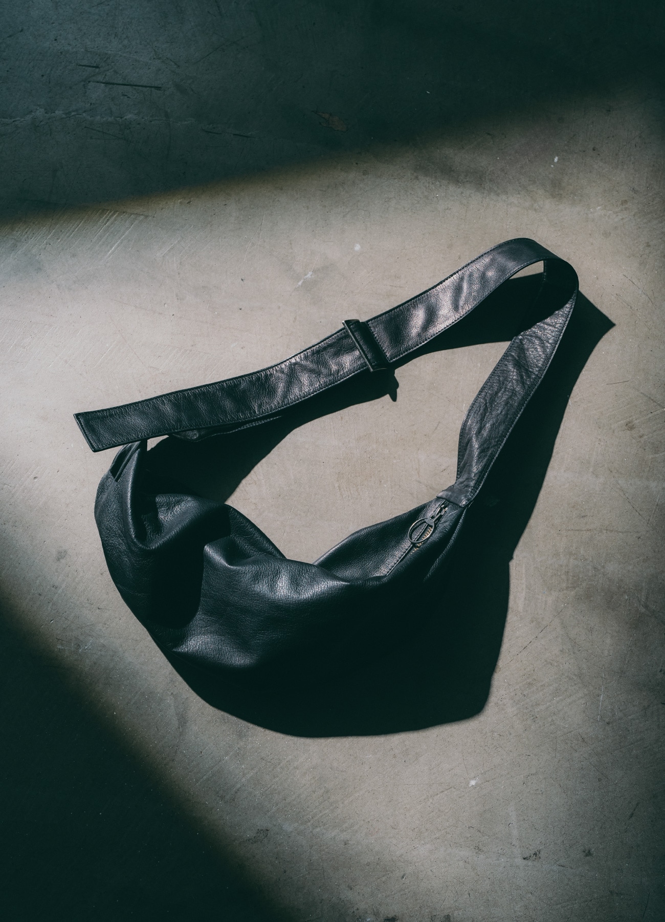 【3/11 12:00 restock】Cow Leather Body Bag_2