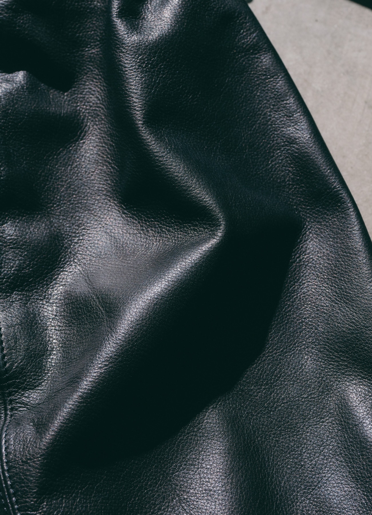 【3/11 12:00 restock】Cow Leather Body Bag_5