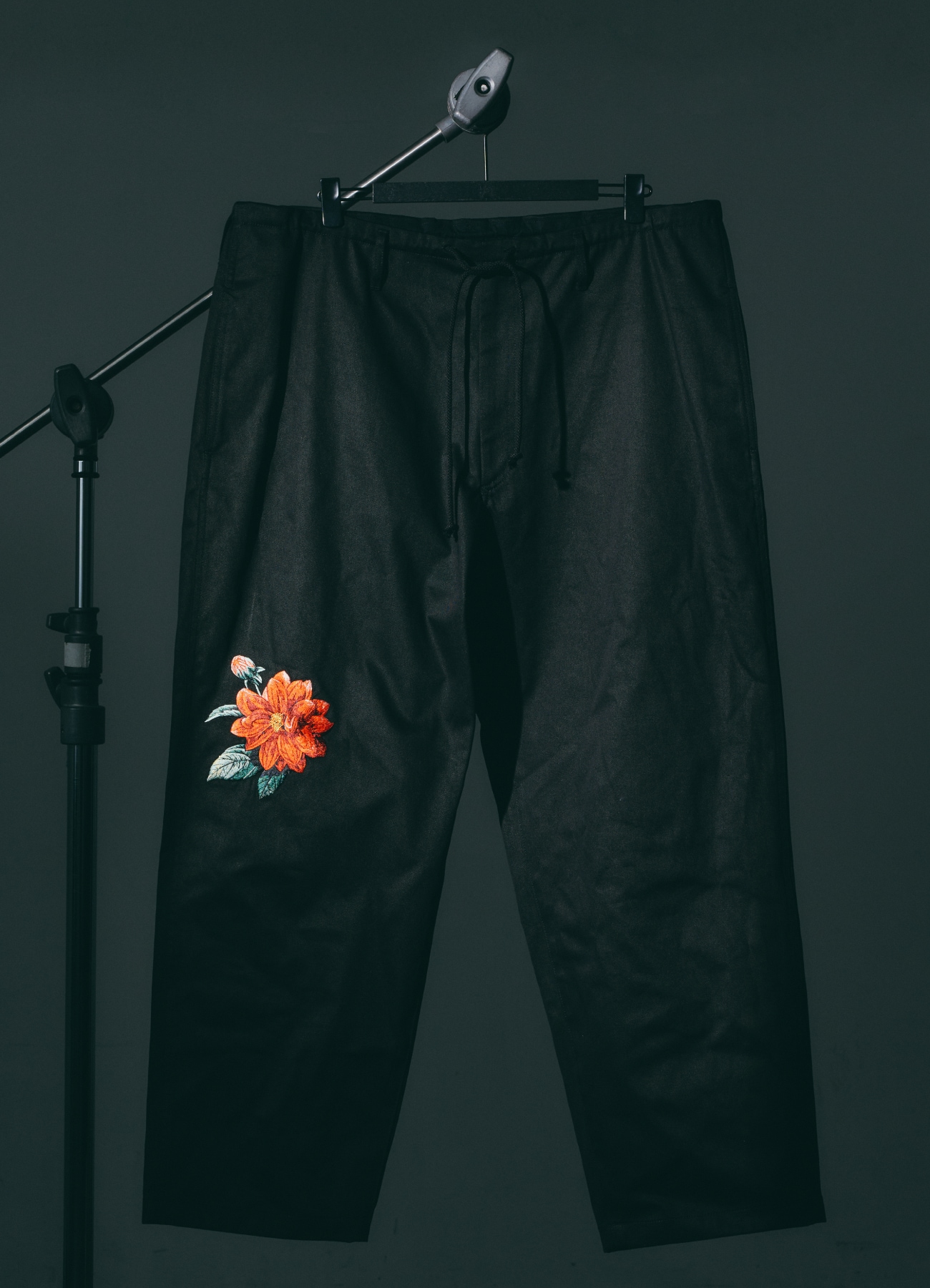 【5/1 12:00 release】Red Dahlia Embroidery Pants_1