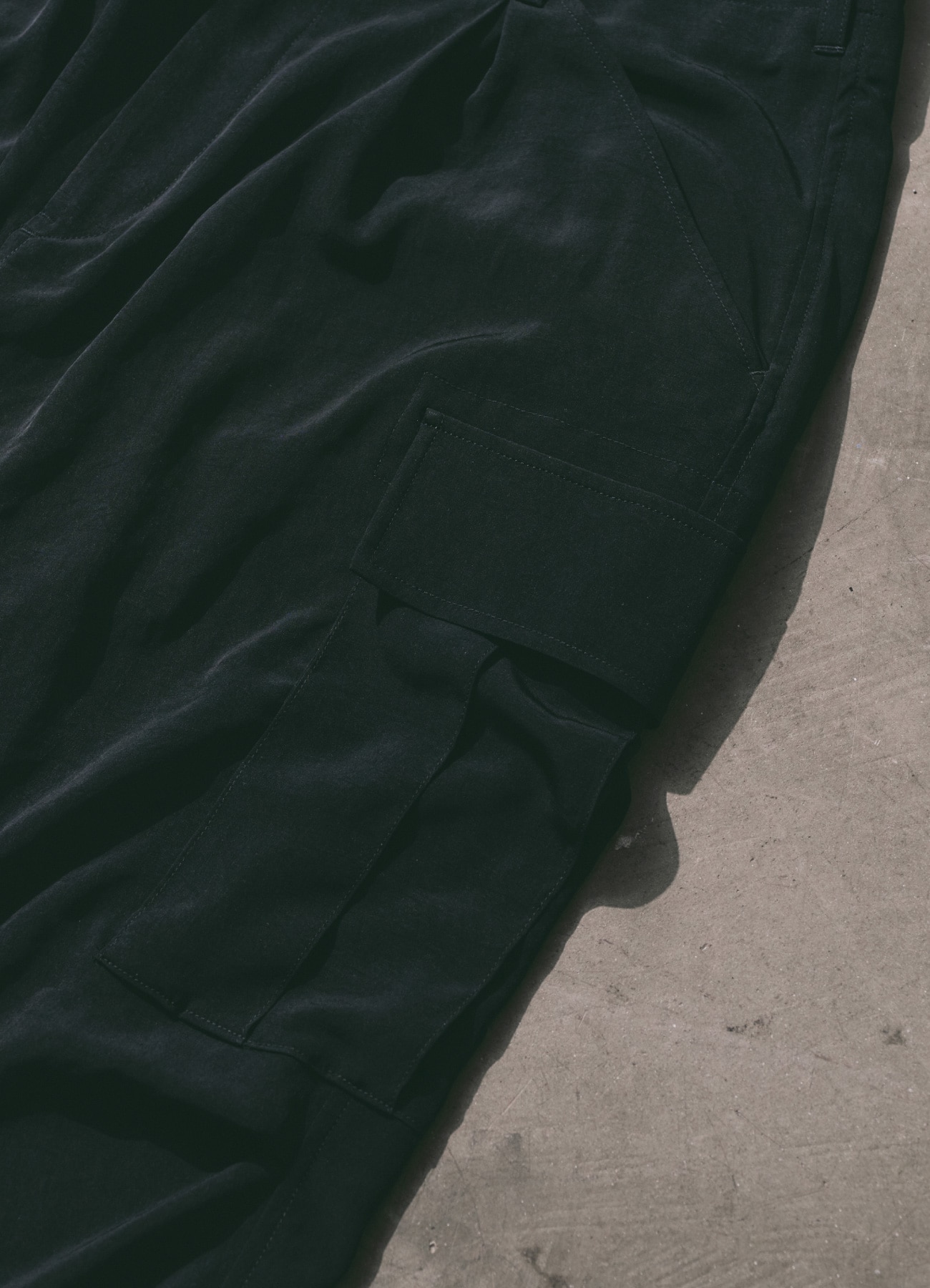 【5/13 12:00 release】Ta/Pe Crepe de Chine Cargo Pants All Black_2
