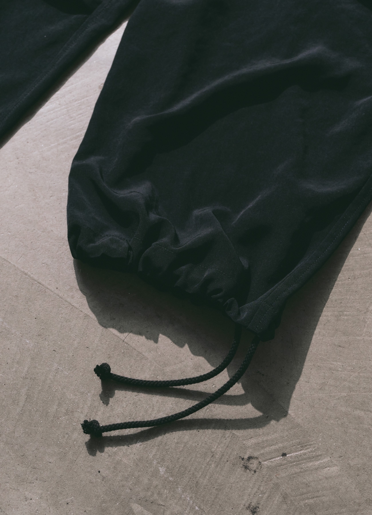 【5/13 12:00 release】Ta/Pe Crepe de Chine Cargo Pants All Black_3
