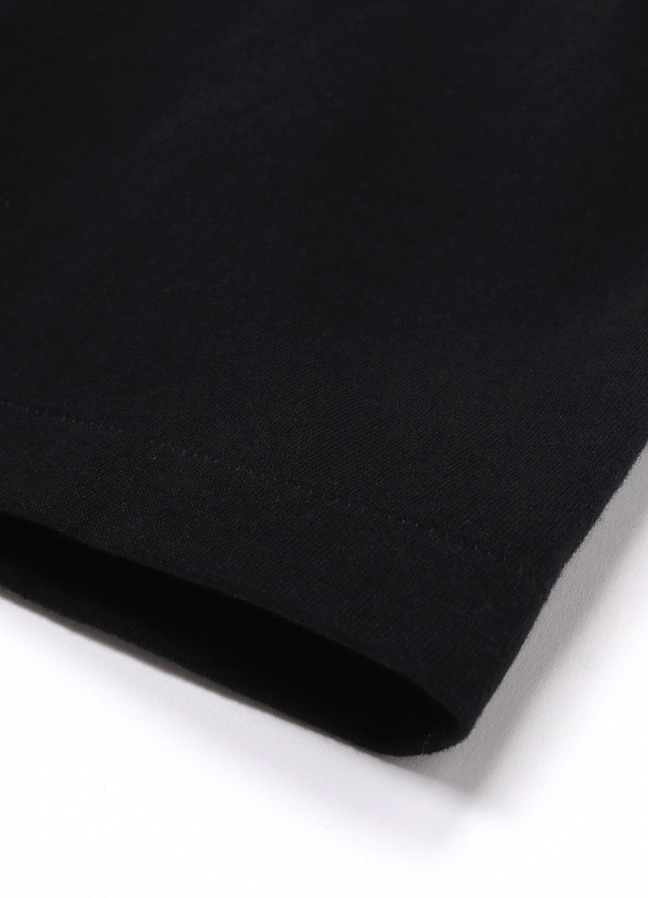 Portrait Black T-shirt (Fleur)_5